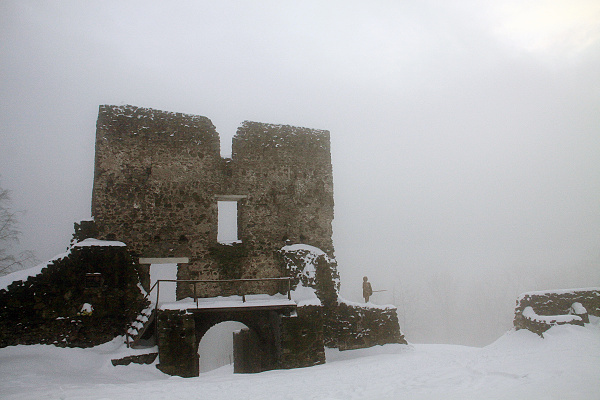 Pustý hrad v zime (1)